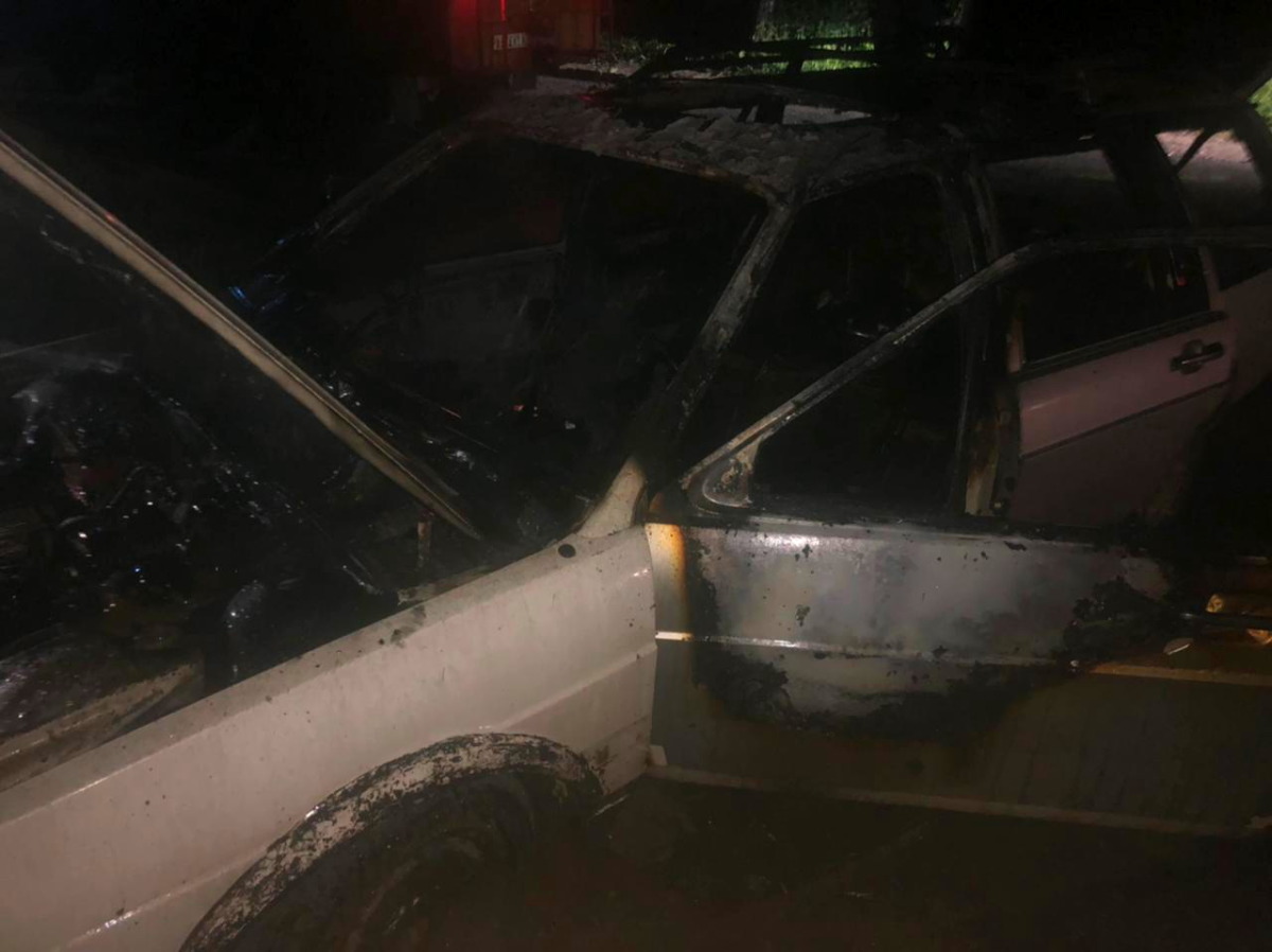 В Ельне сгорел автомобиль в ночь с 17 на 18 июня