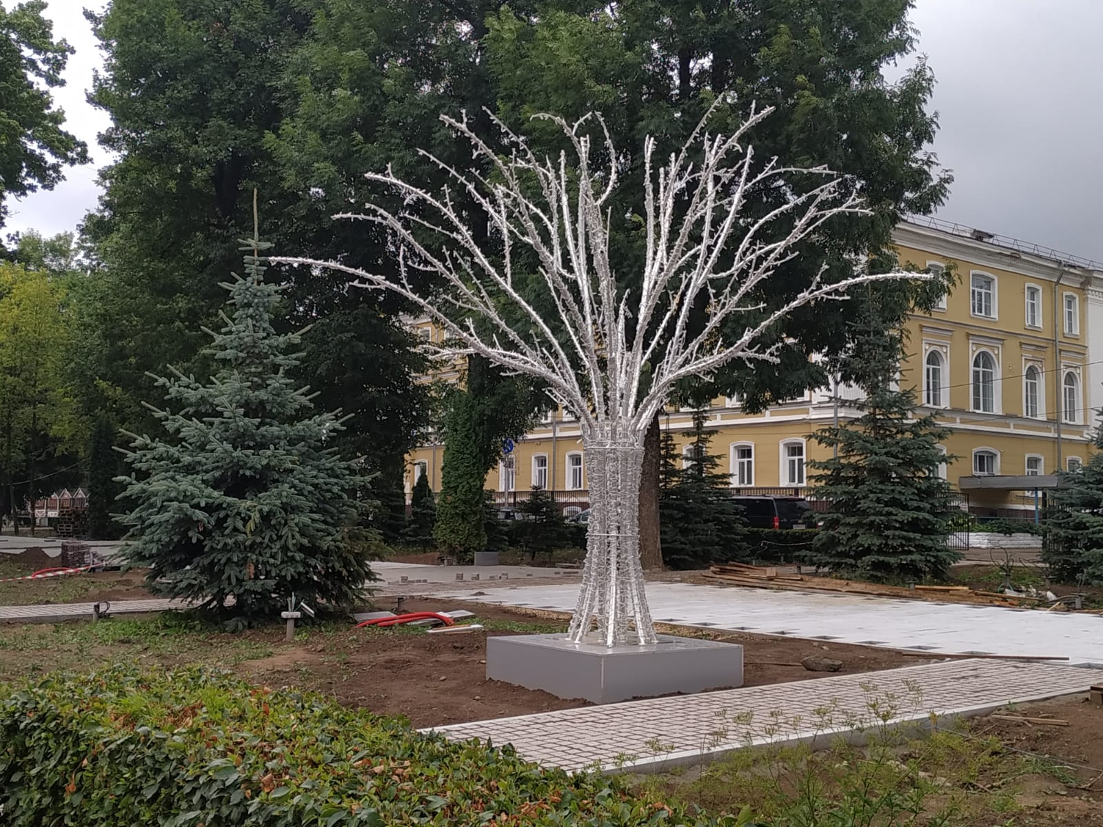 В сквере имени Клименко установят светодиодное дерево