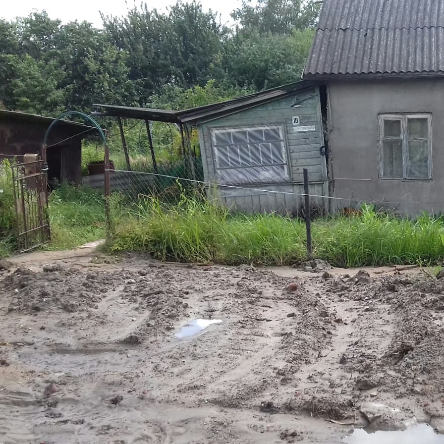 Концессия по-смоленски. После благоустройства территории жительница Ярцева застряла в грязи возле собственного дома