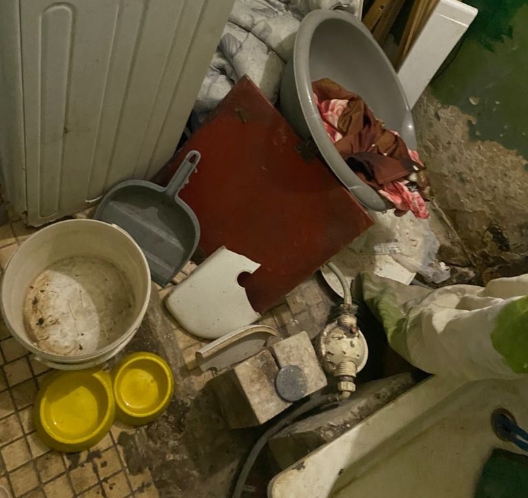 Мать и сын умирают от голода в закрытой квартире в Смоленске