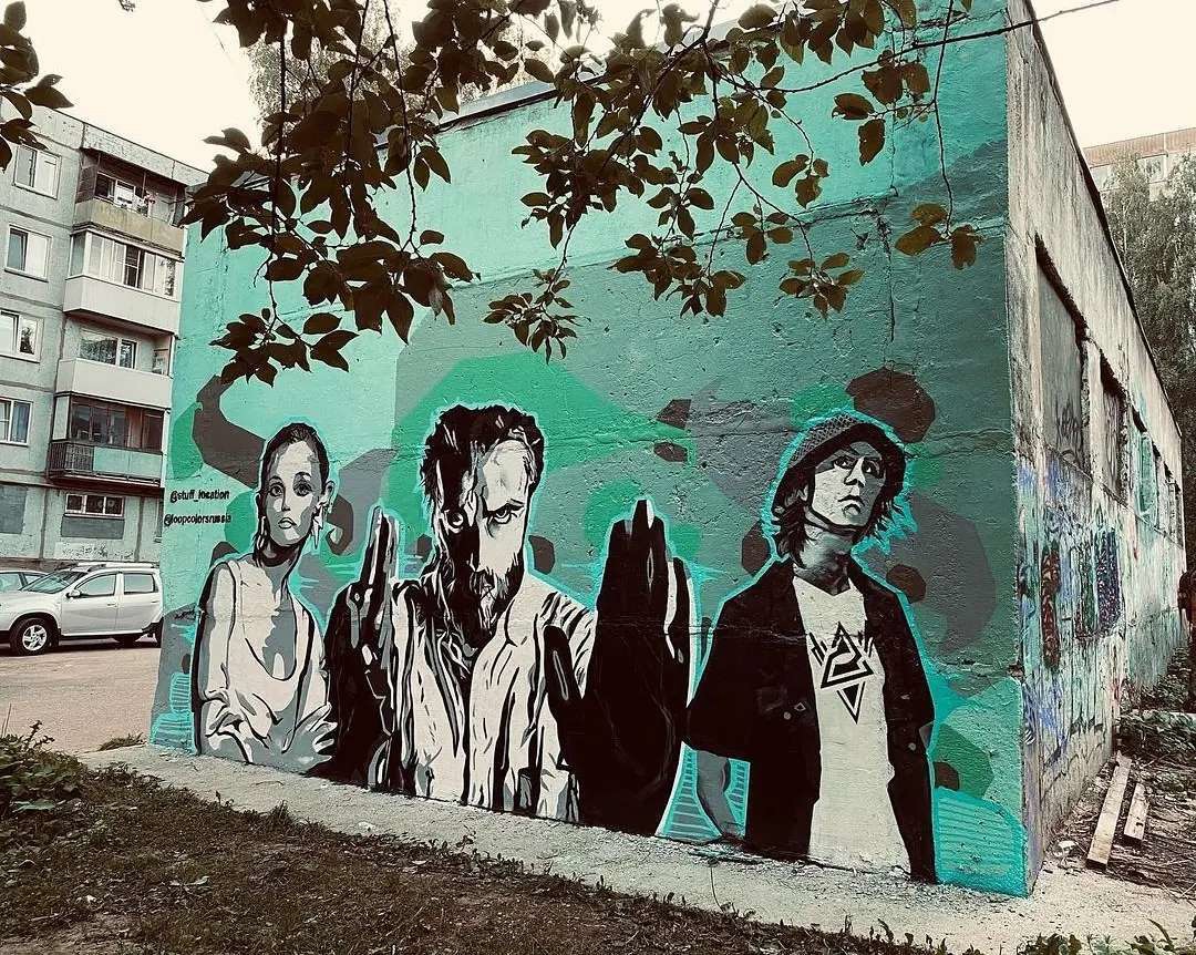 В Смоленске появилось новое граффити с Децлом