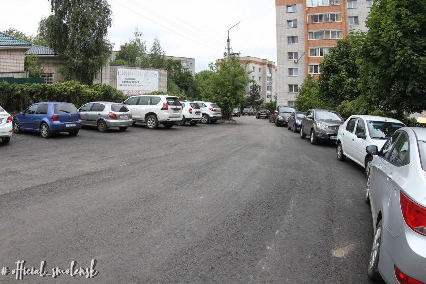 В Смоленске отремонтировали "прифронтовой" проезд возле "Центрума"