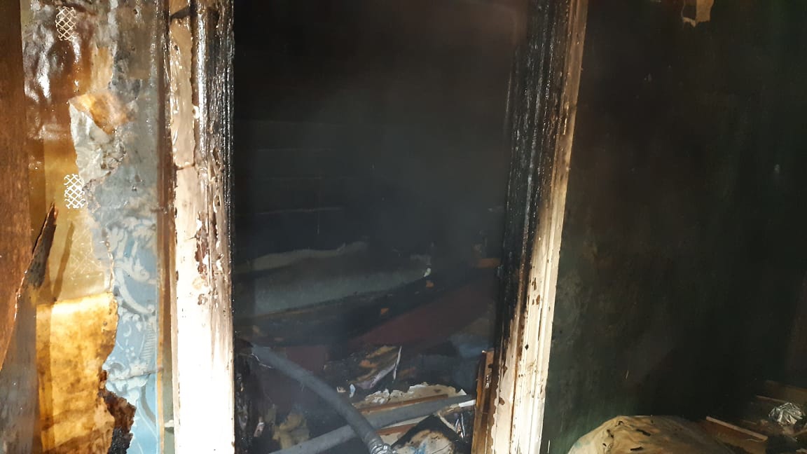 Ночной пожар в Вязьме повредил жилой дом
