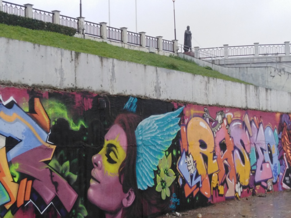 Набережный стрит-арт. Зачем уличным художникам отдали почти километр стены на берегу Днепра?