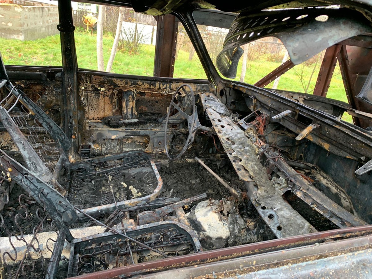 В Сафоновском районе сгорели гараж и машина