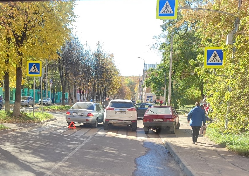 В Смоленске мелкие ДТП перекрыли проезды на улицах