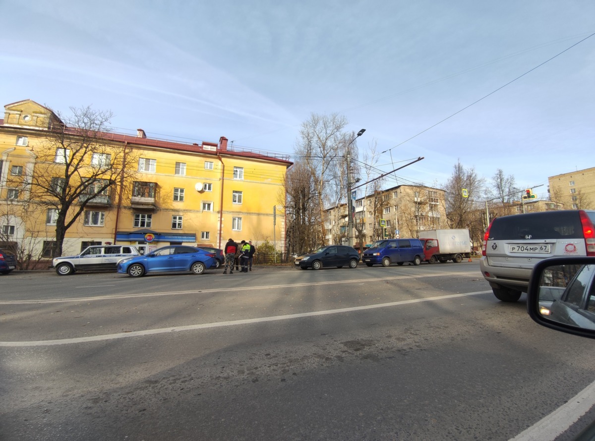 В Смоленске произошло ДТП с участием четырех авто