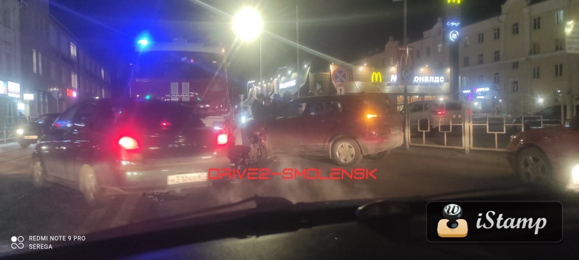 В Сети появилось видео жесткой аварии с пожарной машиной в Смоленске