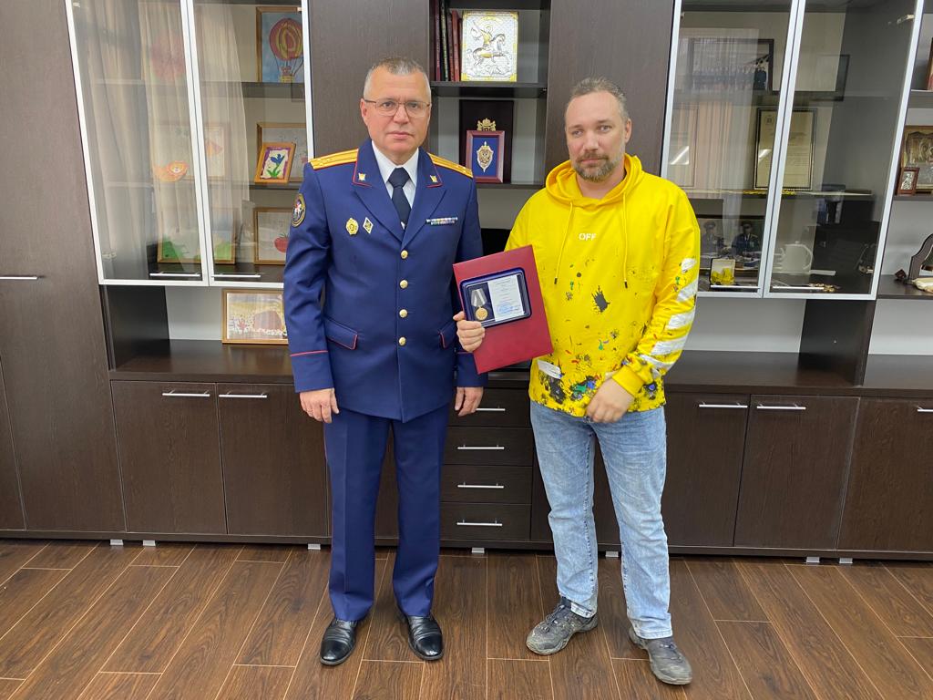 Координатор «Сальвар» получил медаль за спасение маленькой Люды