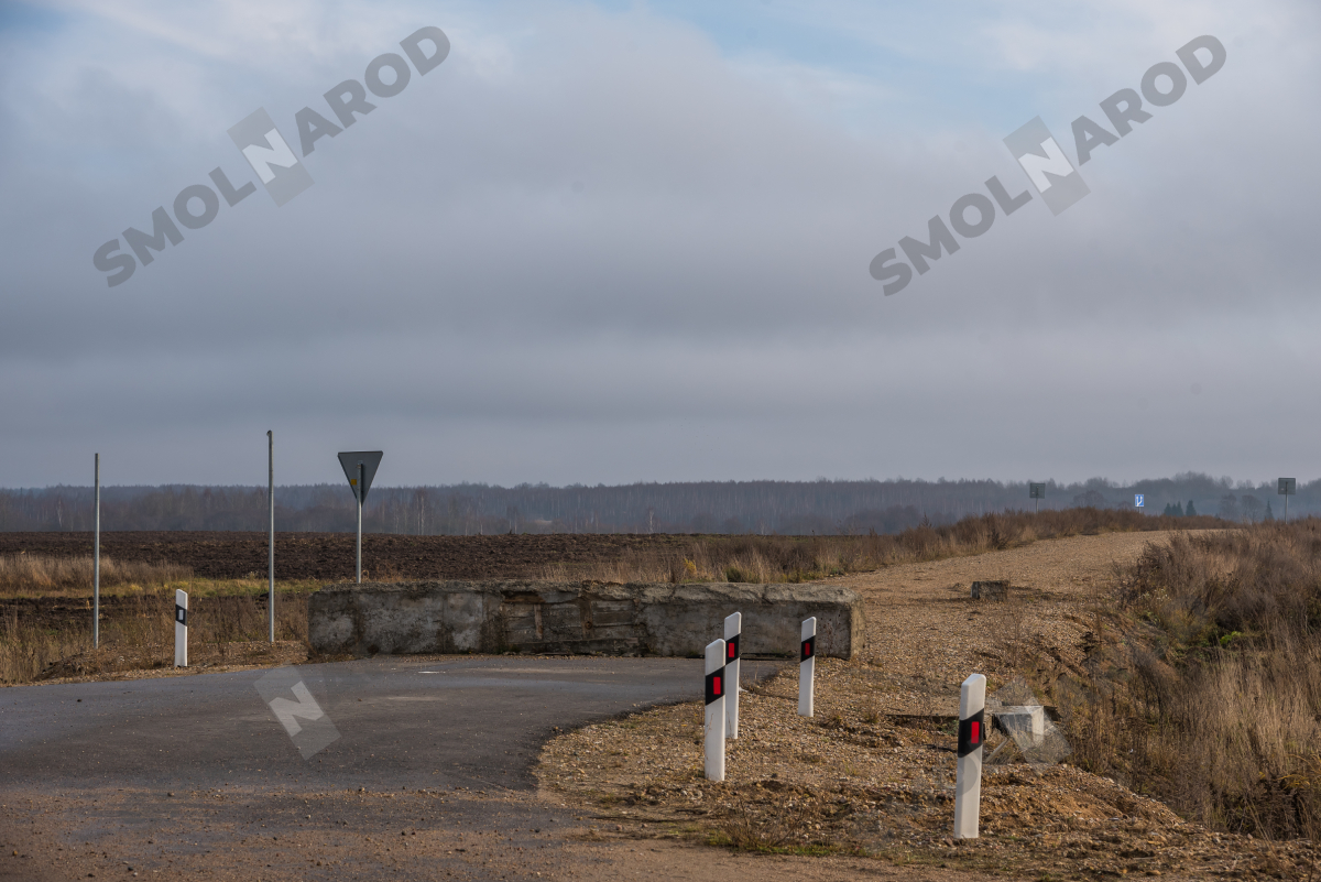 Дорогу в деревню Смоленского района не могут открыть третий год