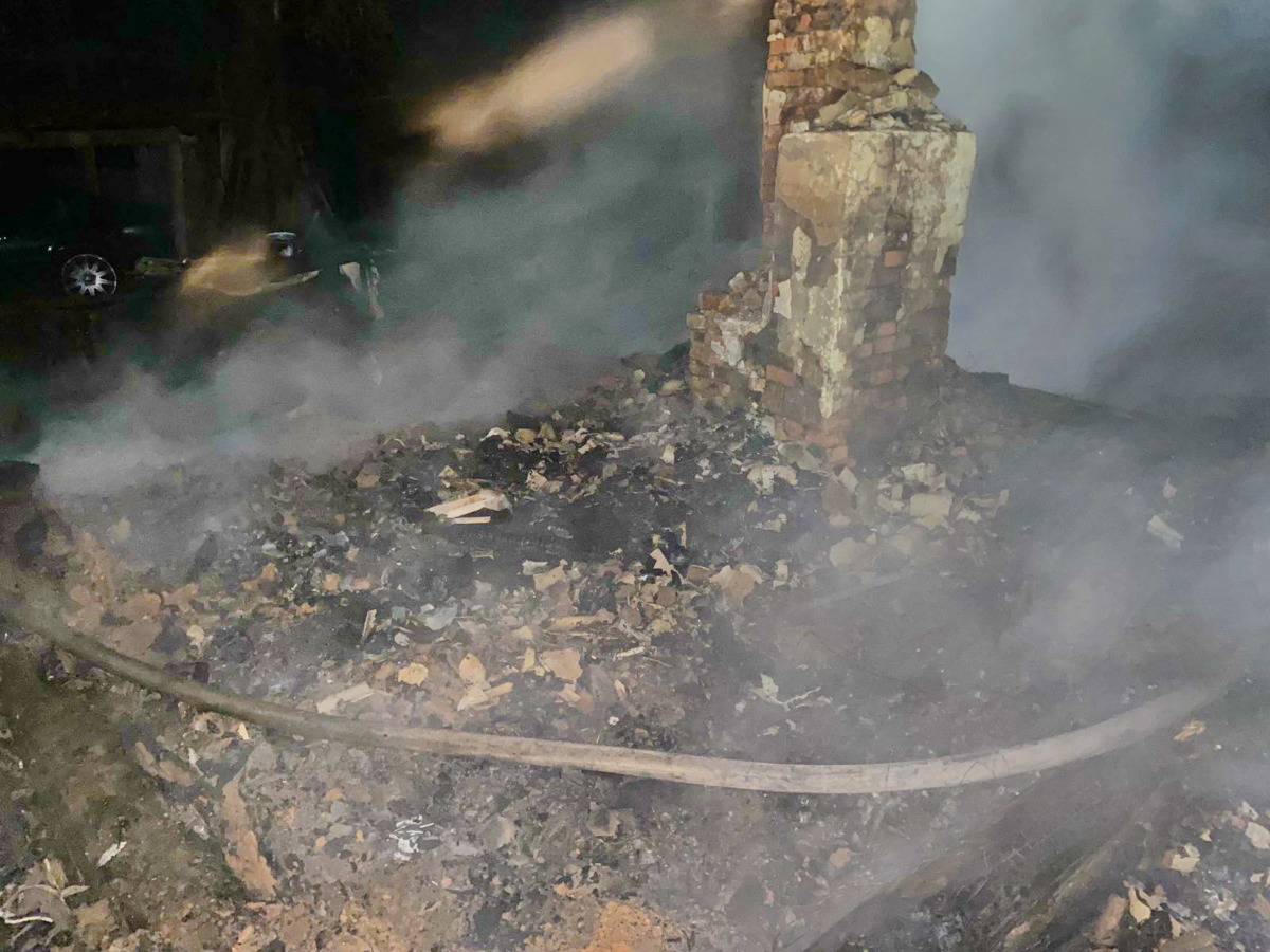 Жилой дом и сарай сгорели в результате пожара в Смоленской области