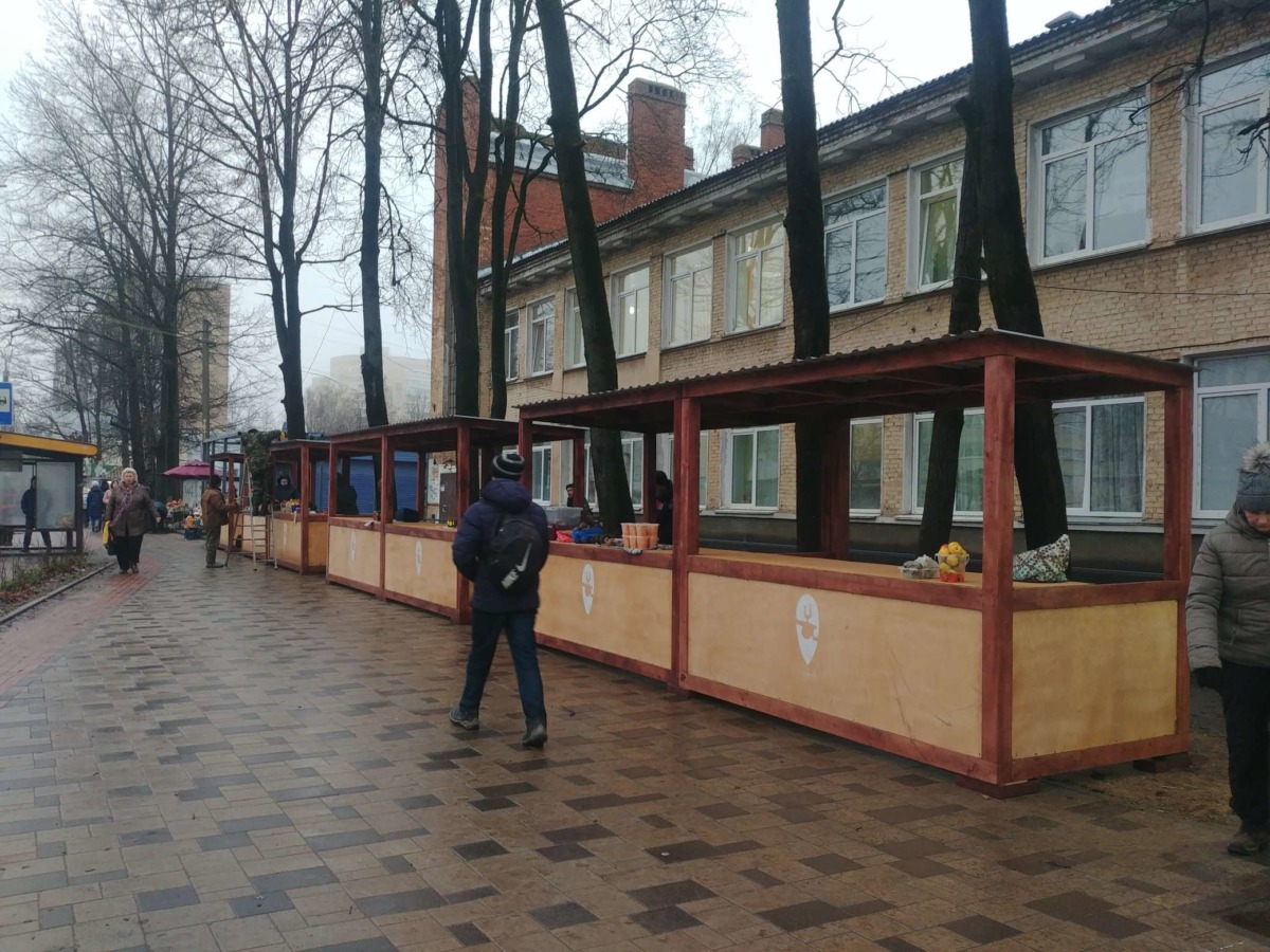 Улица Николаева в Смоленске превращается в «колхозный» рынок