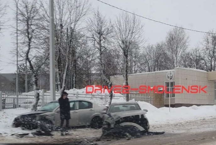 В Смоленске на Кутузова произошло жёсткое ДТП