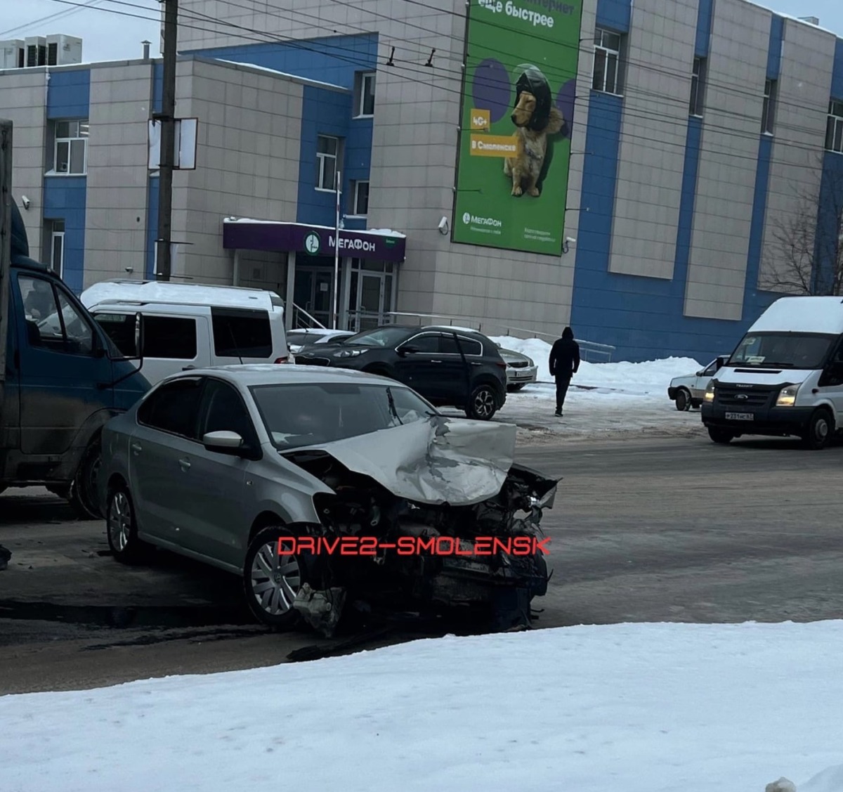 Джип вылетел с дороги. На Николаева в Смоленске произошла серьезная авария