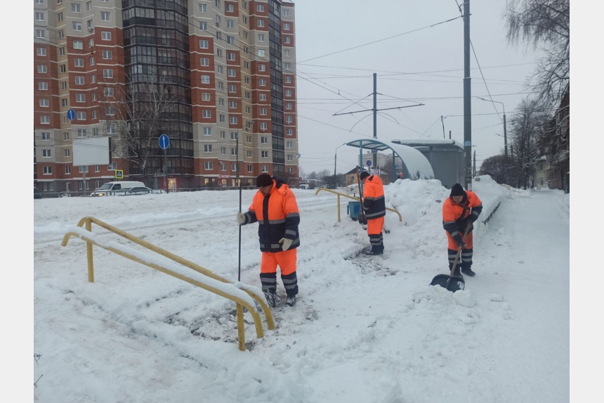 Вывезли более 460 кубометров снега. В Смоленске продолжают ликвидировать последствия снегопада
