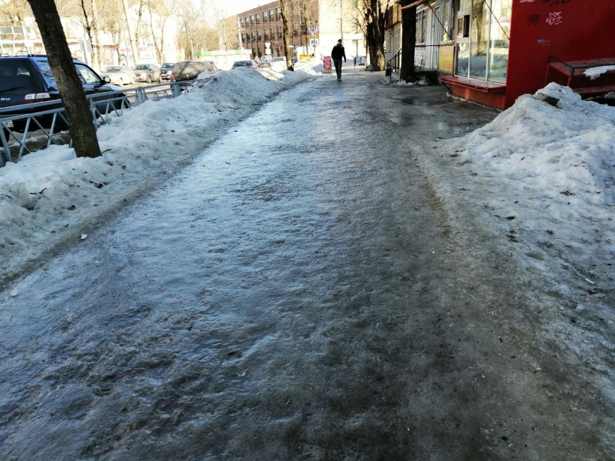В центре Смоленска появилась предупреждающая надпись «Осторожно, лёд»