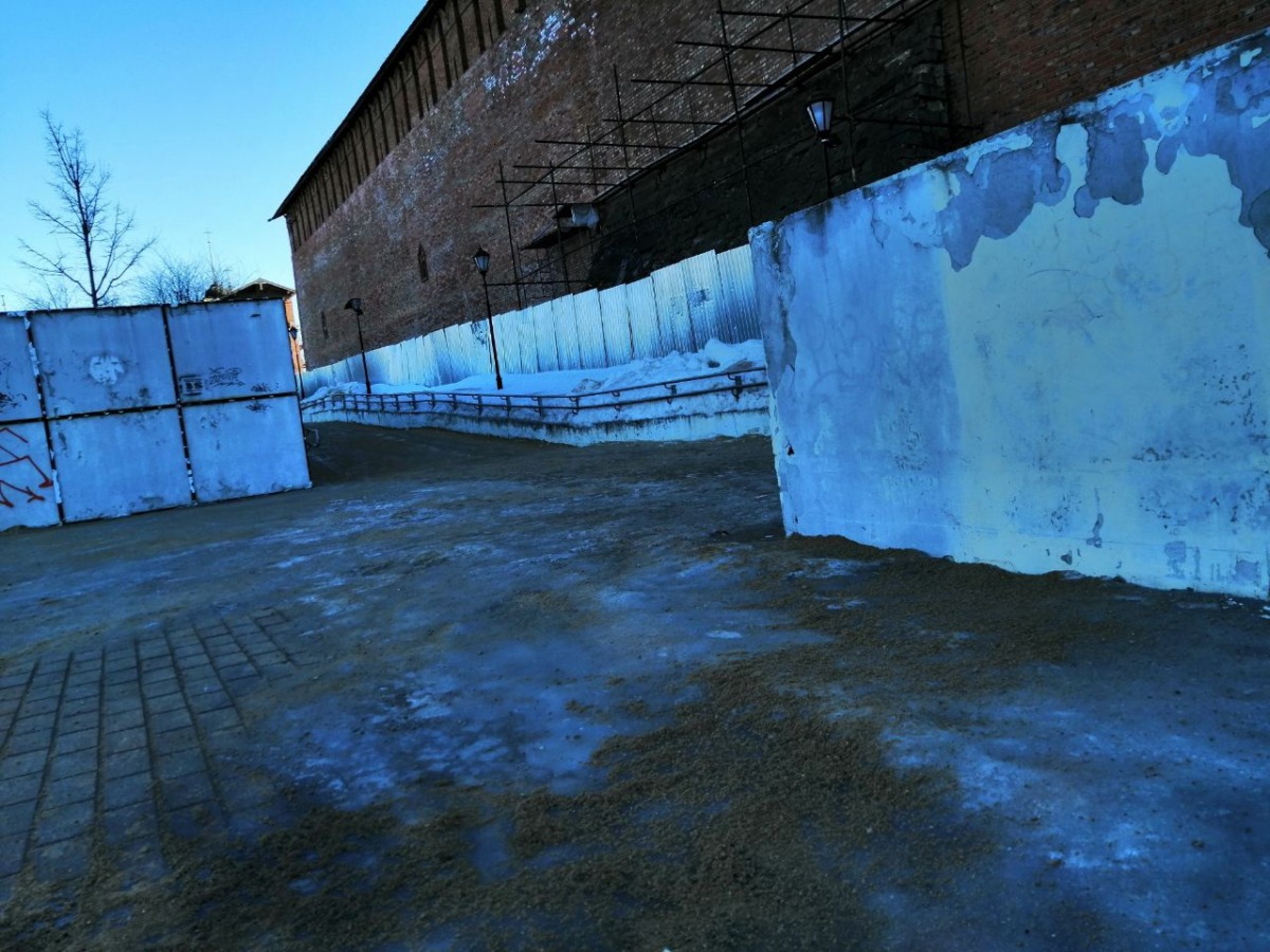 В центре Смоленска появилась предупреждающая надпись «Осторожно, лёд»