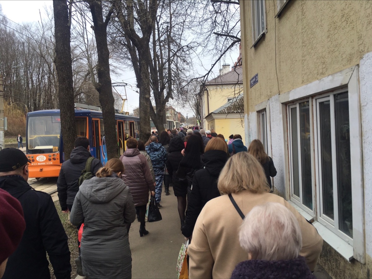 В Смоленске у пассажира трамвая случился сердечный приступ