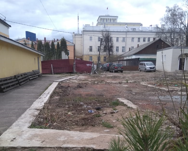 В центре Смоленска хотят построить новую гостиницу, торговый павильон и административное здание