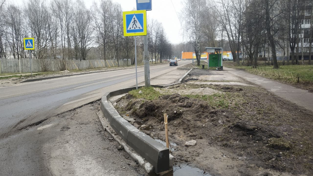 В Десногорске подрядчик на четыре месяца просрочил ремонт дороги