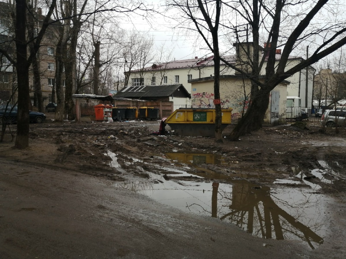 Представителям администрации Смоленска губернатор дал сутки убрать «полный бардак»