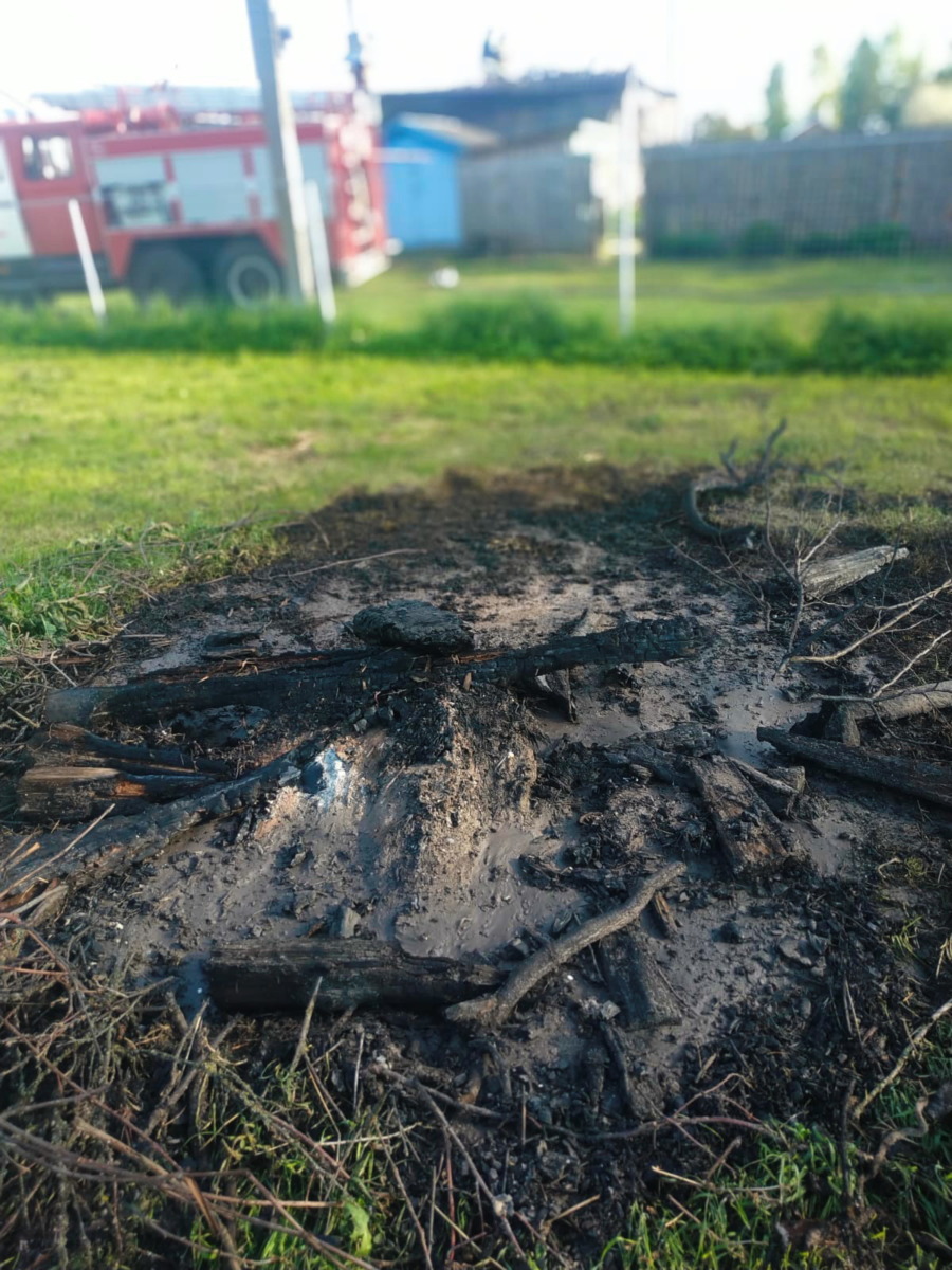 Сжигая мусор, смолянин подпалил дачу соседа