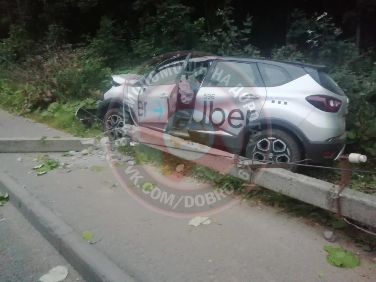 Уснувшая за рулем такси девушка устроила жесткую аварию в Смоленске