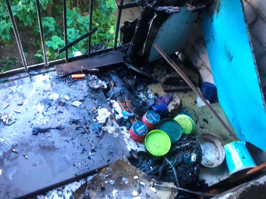 В Промышленном районе Смоленска вспыхнул балкон