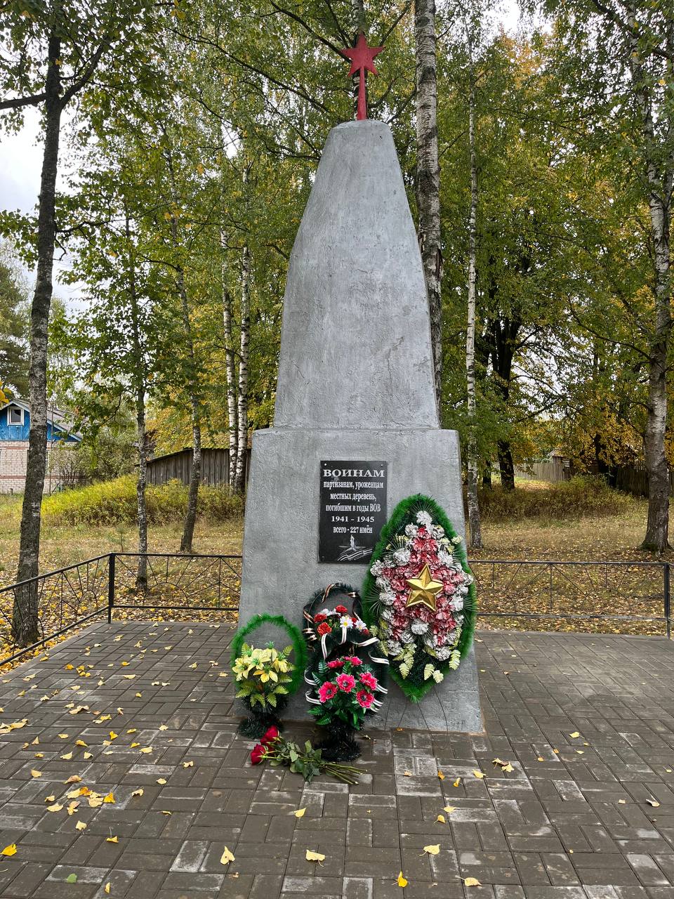 В Смоленской области отремонтировали памятник Воинам партизанам