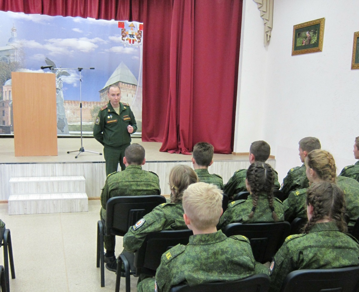 Военные следователи СК РФ занялись смоленским подрастающим поколением
