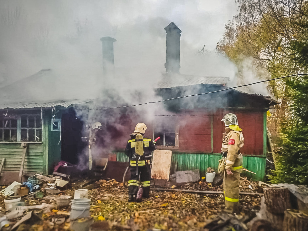 В пригороде Смоленска при пожаре погибла 80-летняя женщина