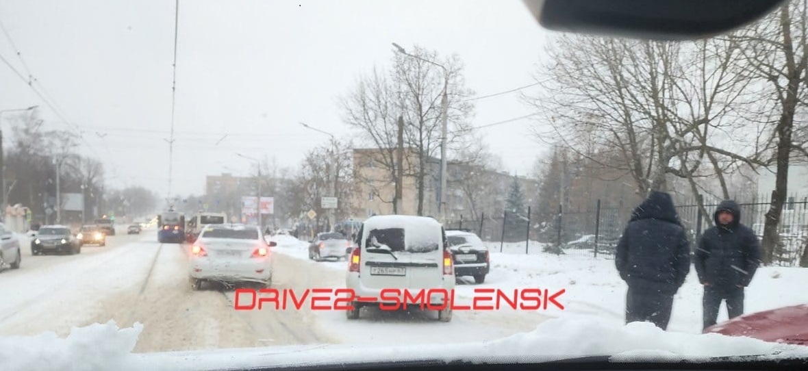 Снегопад спровоцировал аварии в Смоленске