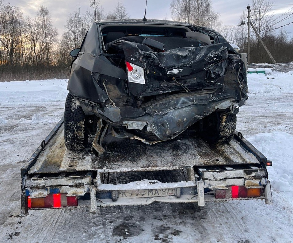 На трассе М-1 в Смоленской области произошла серьезная авария с фурой
