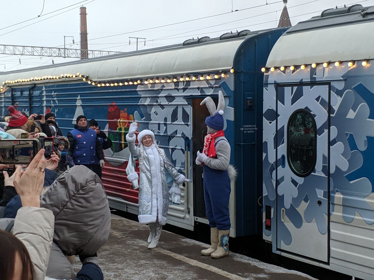 Появились фотографии поезда Деда Мороза, который прибыл в Смоленск