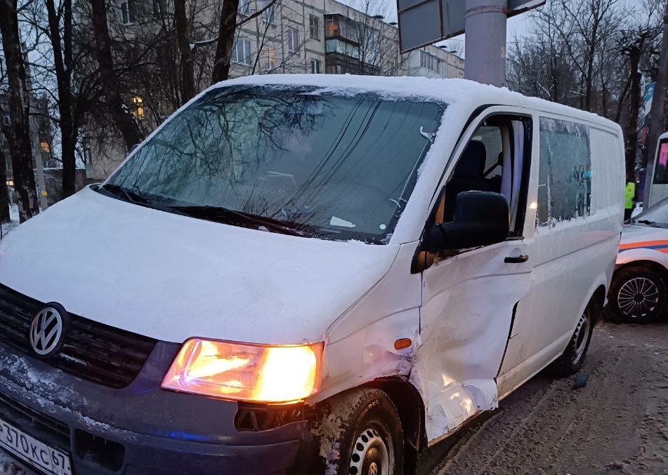 Четверо пассажиров маршрутки доставлены в больницу после аварии на улице Шевченко