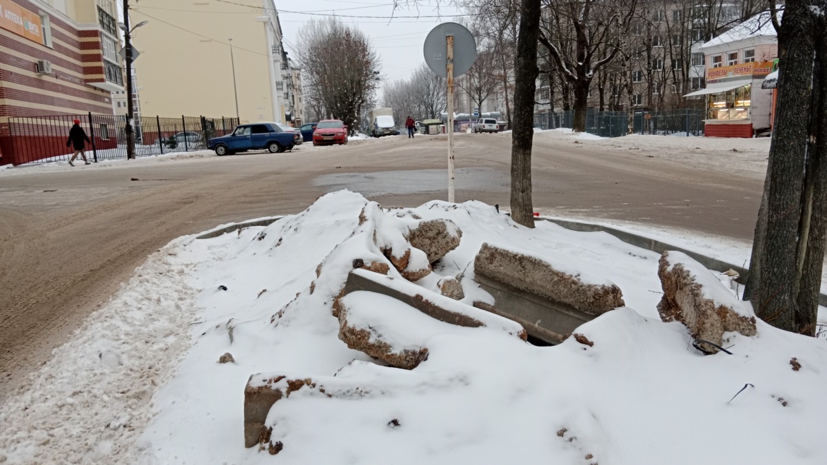 В Смоленске расторгли контракт на ремонт улицы Твардовского