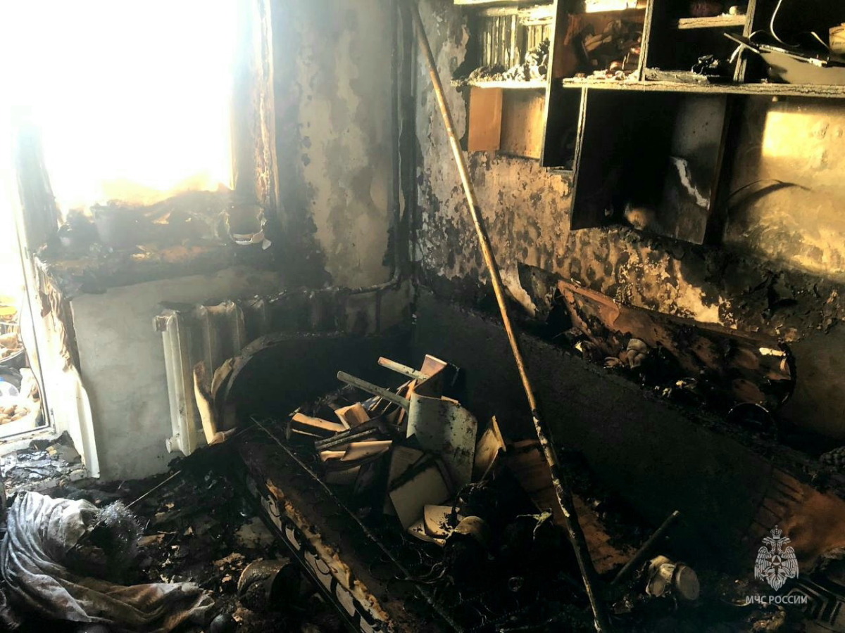 Непогашенная свеча спровоцировала жуткий пожар в Смоленске