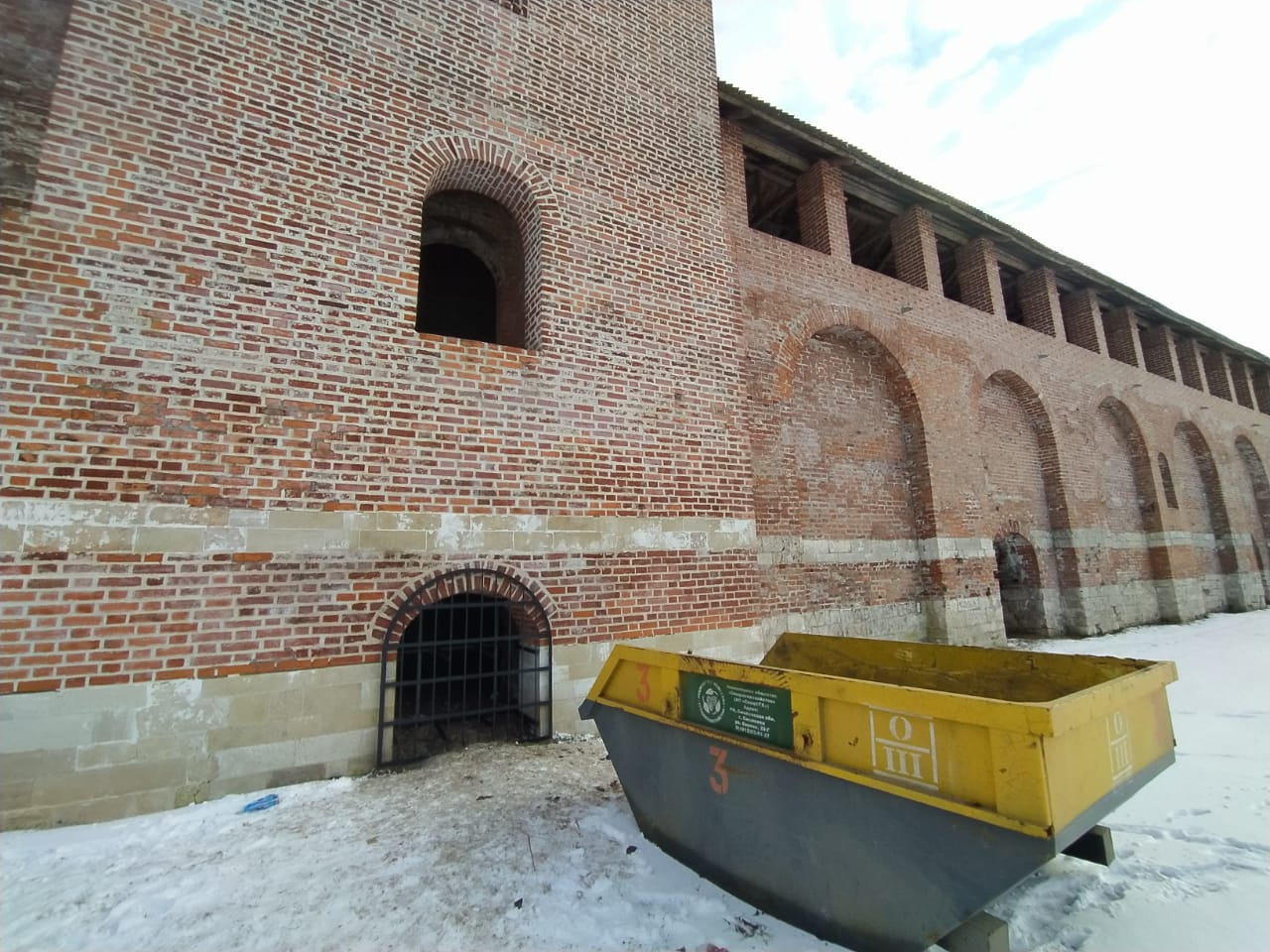 Воронину башню в Смоленске закрыли решеткой