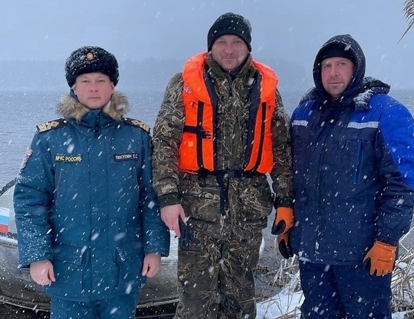 В Смоленской области палатка с вещами рыбаков уплыла на льдине по реке