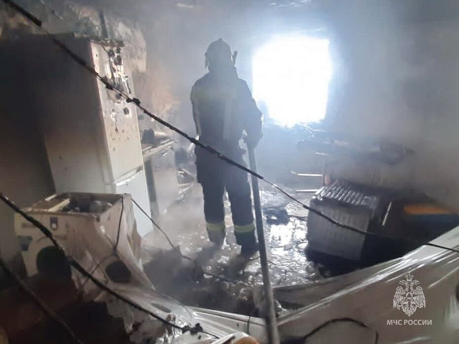 Смоленские спасатели опубликовали фото из сгоревшей квартиры в Заднепровье
