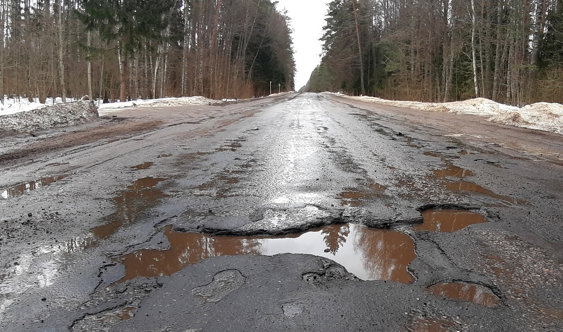 Двадцать километров ужаса: в Ярцевском районе «растаяла» важнейшая дорога