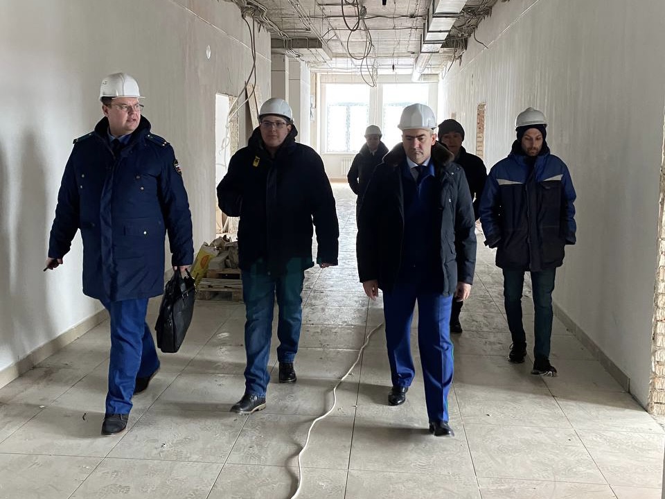 Прокурор Смоленской области нагрянул на стройплощадку школы в Соловьиной роще