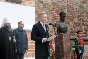 Врио губернатора Смоленской области возложил венки к Вечному огню
