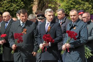 Врио губернатора Смоленской области возложил венки к Вечному огню