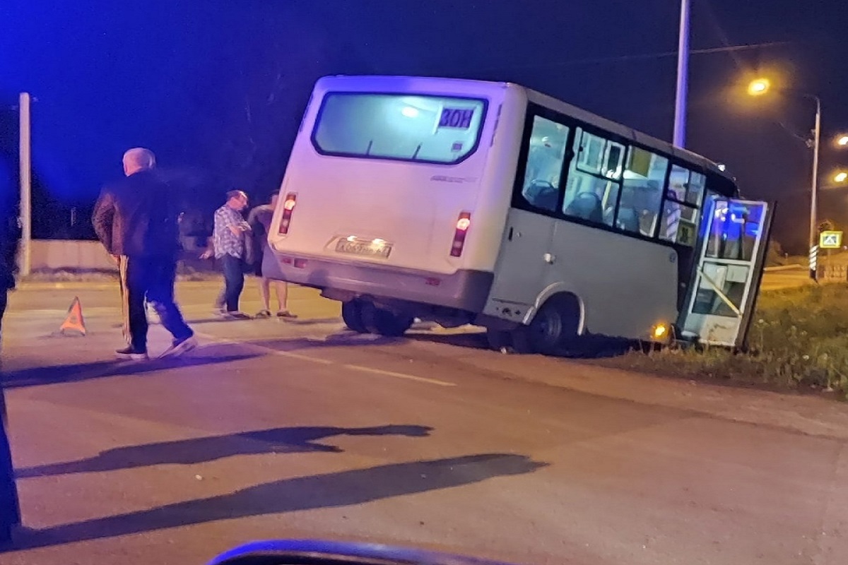 В Смоленском районе маршрутка сбила женщину-пешехода - SmolNarod.ru