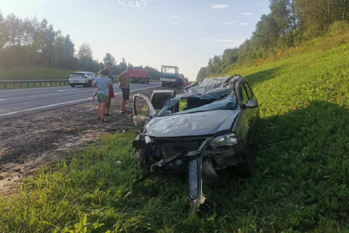 Маленькие дети госпитализированы после серьезной аварии в Смоленском районе  - SmolNarod.ru