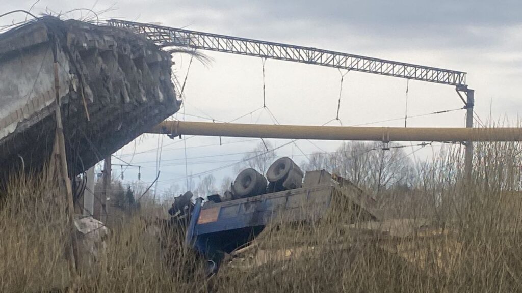 В Вязьме Смоленской области рухнул пролет моста