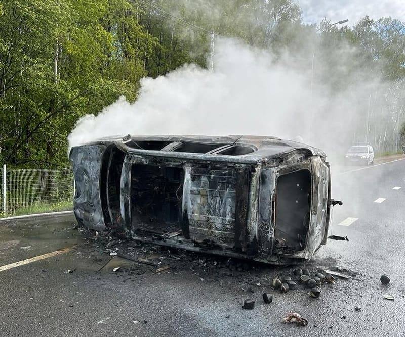 «Авто уничтожено огнем»: на трассе в Смоленской области произошла серьезная авария