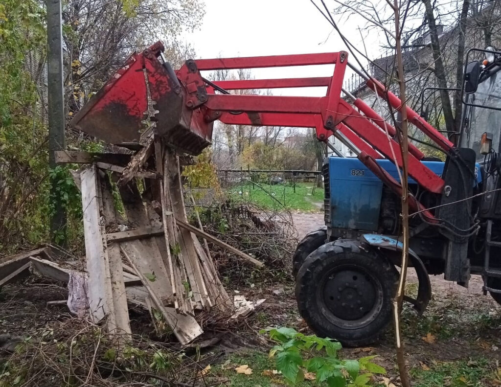 В Смоленске насчитывается больше 130 многоквартирных домов с удобствами во дворе