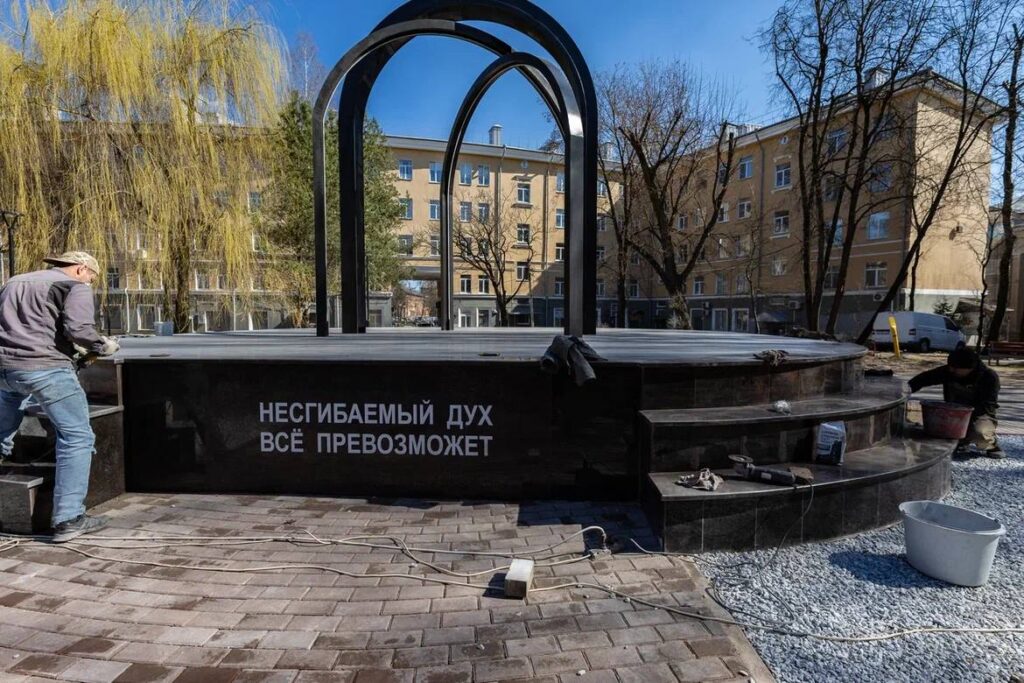 Смоляне нашли "битые пиксели" на светодиодном монументе в Сквере Памяти Героев